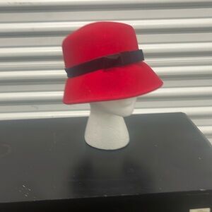 London fog woman hat